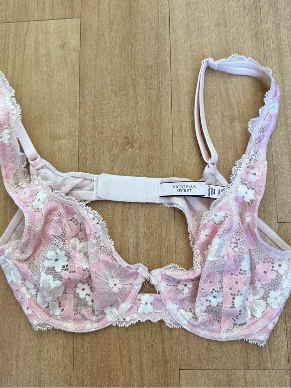The Fabulous by Victoria’s Secret Full Cup Lace Bra Purest Pink Lace